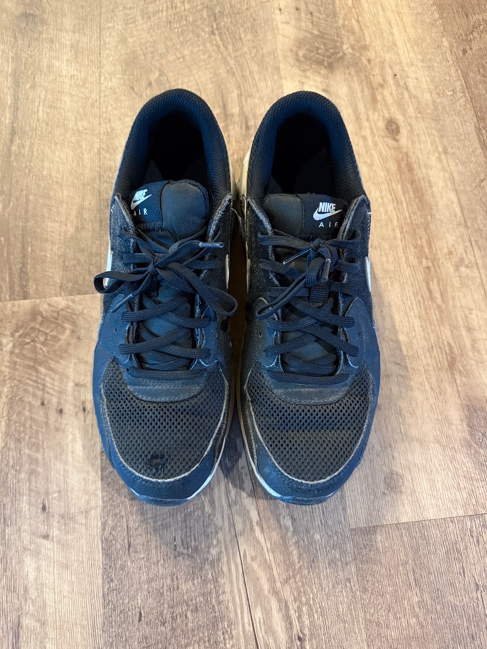 Nike Men's Black Mesh and Suede Sneakers